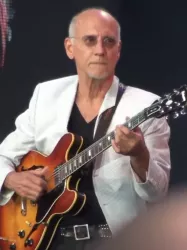 Larry Carlton